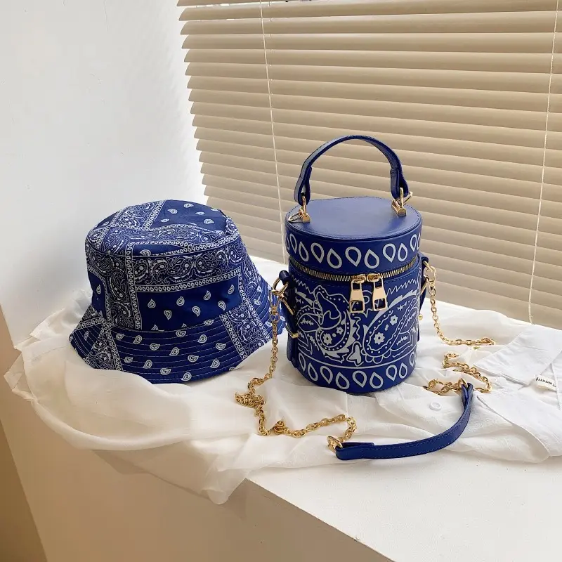 Set Topi dan Tas Tangan untuk Wanita, Set Topi Bucket Paisley Bandana Desainer Mode Trendi Baru, Set Topi dan Tas Tangan Mewah Bunga Mete Merah Cocok untuk Wanita