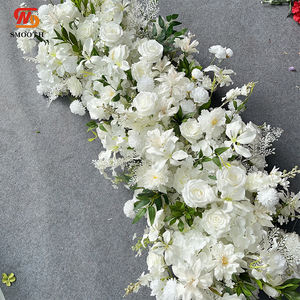 Camino de Mesa de Flores Blancas de Seda Hecho a Mano LEDA, Decoración Elegante y Suave con Tacto Natural para Eventos, Fiestas y San Valentín - Product Image 4