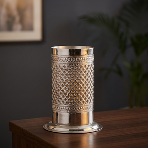Lampe en laiton design – Faite à la main, durable, design contemporain pour Diwali, célébrations de retraite, légère, pour chambre à coucher, table, intérieur - Product Image 2