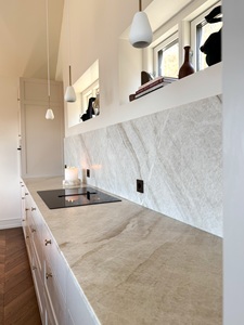 Meubles de cuisine sur mesure de style nordique Vermonhouzz, îlot autoportant pour hôtel de charme et villa de luxe - Product Image 2