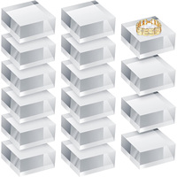 Bloc de présentation cube en acrylique solide de 2 pouces, support de piédestal de présentation d'anneau de bijoux poli clair, base de support de présentation de parfum