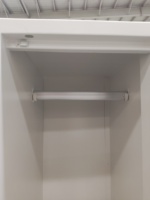 Armoire de rangement métallique commerciale à 3 portes avec serrure à clé, blanche, avec tringle de suspension pour écoles