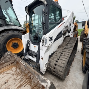 Chargeuse sur pneus d'occasion d'origine américaine Bobcat T770 avec chenilles en caoutchouc, fourche et tarière, à vendre - Product Image 3