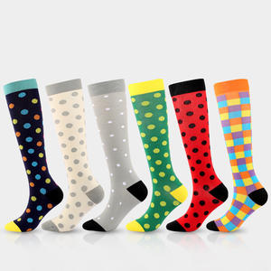Chaussettes de compression à motif de points, hauteur genou, en nylon, pour course à pied, sports de plein air, jeunes de 18 à 40 ans - Product Image 5