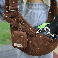 Sac de transport pour animaux de compagnie en velours côtelé avec motif cœur, sac à bandoulière avec pochette pour petit chiot, pour la promenade et les voyages