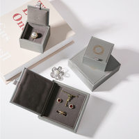 Boîte de rangement à bijoux rectangulaire en papier, style livre, personnalisable avec logo OEM, avec couvercle magnétique, pour bracelets, bagues et colliers