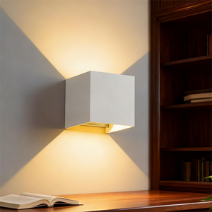 Lampada da Parete LED Moderna 6W con Base in Alluminio Regolabile, Illuminazione Esterna Quadrata <span class=keywords><strong>per</strong></span> Hotel e Giardini - Product Image 1