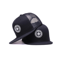 Casquette Trucker en Maille Noire à 6 Panneaux Personnalisable avec Votre Logo, Visière Plate, Patch en Caoutchouc, Performance, 100% Coton, Casquette Snapback Unisexe à Prix Réduit