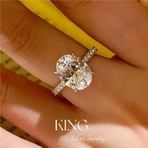 Anillo de Diamantes de 5.5 Ct de King Silver Jewelry, Plata de Ley S925 Chapada en Oro, Anillo de Compromiso de Cuatro Puntas para Mujer - Product Image 1