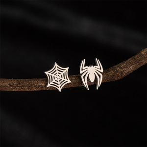 Nouvelles boucles d'oreilles gothiques en acier inoxydable asymétriques en forme <span class=keywords><strong>de</strong></span> toile d'araignée pour Halloween, accessoires pour hommes, bijoux - Product Image 1