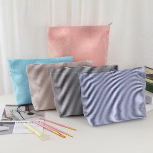 Bolsa de Cosméticos de Gran Capacidad, de Hilo de Poliéster con Burbujas, Transpirable, Bordada, Portátil, para Viaje y Almacenamiento de Maquillaje - Product Image 4