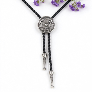 Cravate Bolo Vintage en Argent Oval avec Motif Aigle Gravé, Cordon en Cuir Tressé, Accessoire Western Cowboy - Product Image 3