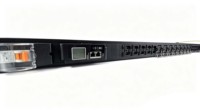 Unité de distribution d'alimentation intelligente monophasée avec 4 prises C19 anti-déconnexion et 20 prises C13 anti-déconnexion