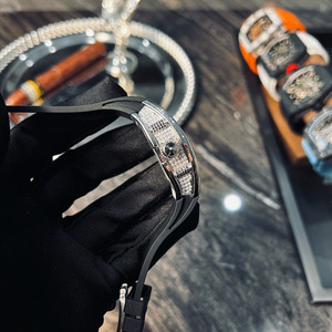 Montre de luxe pour <span class=keywords><strong>femme</strong></span> Hollow 0701, entièrement sertie de diamants, cadran rouge lèvres, montre de luxe avec fonction calendrier, montre pour <span class=keywords><strong>femme</strong></span> d'affaires - Product Image 3