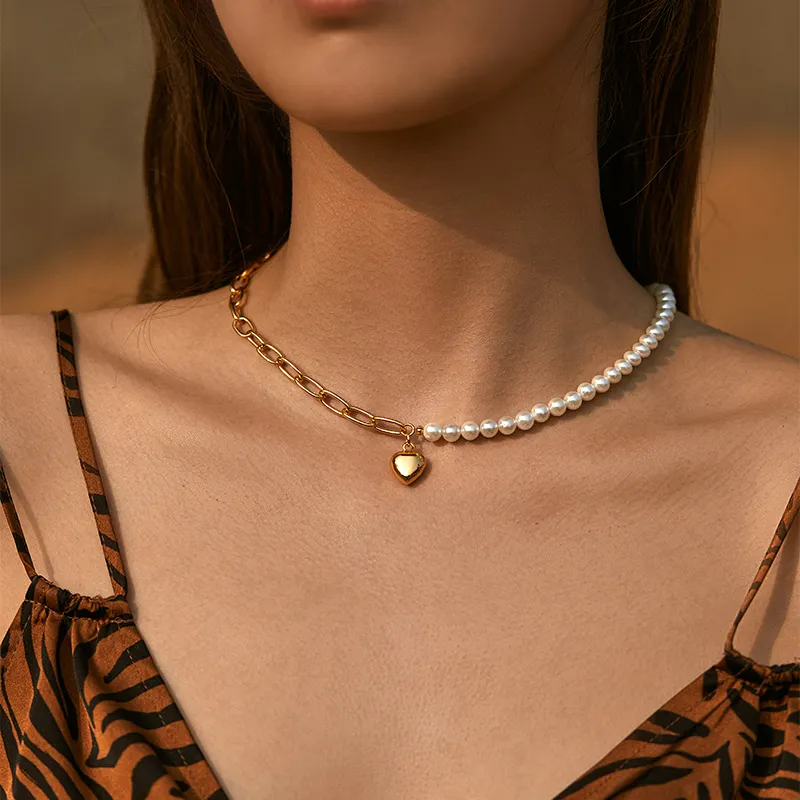 Minimalist Delicate Fashion Pearl Necklace a High Quality Chains Brass 18K Gold Heart Pendant Choker Necklace for Women