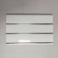 Vente directe usine : Panneau de plafond PVC blanc brillant à rainures et languettes pour décoration