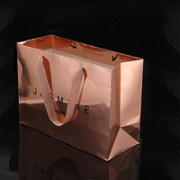 Embalaje de ropa de compras de Boutique, Asa de cinta de lujo, impresión personalizada, bolsas de regalo de papel europeo con logotipo