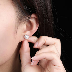 Boucles d'oreilles clous tendance en moissanite 1 carat, motif fleur torsadée, bague de fiançailles - Argent sterling S925, élégantes pour mariage, fête et usage quotidien - Product Image 5