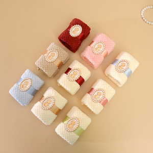 Artículos de regalo promocionales barrocos al por mayor Toalla de cara de terciopelo <span class=keywords><strong>coral</strong></span> Regalo de recuerdo de boda para invitados - Product Image 3