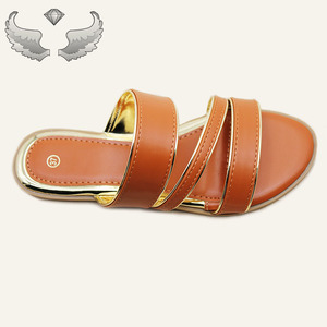 Sandales plates pour femmes, légères et tendance, style plage, pour une utilisation décontractée en plein air, durables et à la mode. Sandales à enfiler pour femmes. - Product Image 4