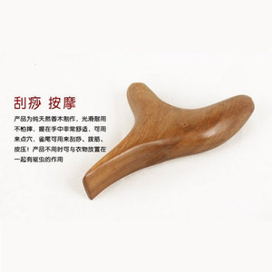 Masseur de pieds en bois de santal doré en forme de triangle pour acupression et raclage des méridiens - Product Image 3