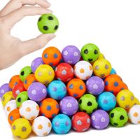Balles anti-stress Fidget Spinner en forme de mini ballon de football 3 cm, jouets unisexes 2-en-1 pour enfants de 5 ans et plus, idéales pour les fêtes et la réduction de l'anxiété