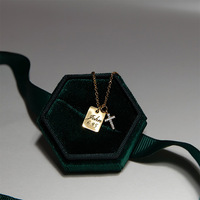 Collier avec pendentif carré en acier inoxydable plaqué or, gravé au laser avec un verset biblique, charme en forme de croix, bijoux religieux personnalisés