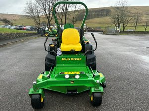 เครื่องตัดหญ้าแบบ Zero-turn รุ่น Johnn-deeeree Z994r ระดับอุตสาหกรรม พร้อมระบบ Ztrak เครื่องยนต์ 4 จังหวะ 3 สูบ ระบบปล่อยหญ้าด้านข้าง ควบคุมระยะไกล ความจุ 300 ลิตร - Product Image 4