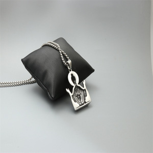 Yunnique – collier avec pendentif religieux en acier inoxydable, cadeau unisexe, bijoux à la mode - Product Image 4