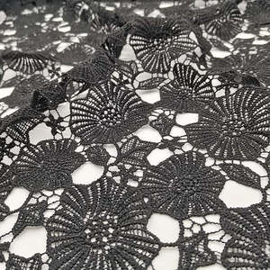 Tissu de dentelle brodée Blace Guipure avec broderie élégante de fleurs sur les vêtements et la décoration intérieure - Product Image 3