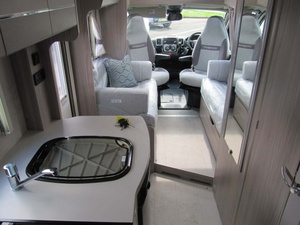 Autocaravana de Lujo Elddis Autoquest 194 Usada Barata de 2023, Emisión Euro 5, 4-6 Pasajeros, Blanca, para Acampar - Product Image 4