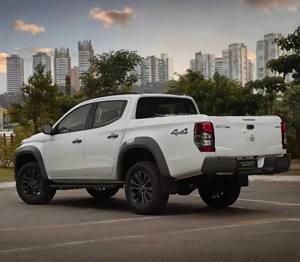 Feux arrière LED auto-tunables pour Mitsubishi L200 2019-20, ensemble de remplacement de feux arrière, paire - Product Image 1