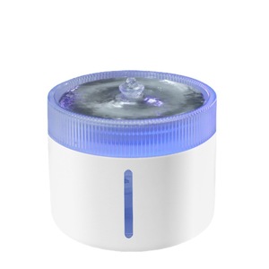 Fontaine à eau automatique pour animaux de compagnie avec lumière LED, modèle standard blanc pour chats et chiens - Product Image 1