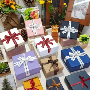Boîte à bijoux carrée en papier avec ruban de luxe, boîte d'emballage pour bijoux en cristal multicolores pour la vente au détail, emballage pour petits ornements - Product Image 2
