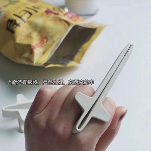 Jeu drame de bureau fête <span class=keywords><strong>manger</strong></span> pas mains sales doigts baguettes paresseux mangent des collations artefact doigt anneau clip - Product Image 6