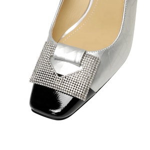 Élégantes Escarpins Confortables Noir et Blanc en Cuir Verni Façon Croco pour <span class=keywords><strong>Femme</strong></span>, Talons Slingback d'Été et d'Automne avec Boucle en Cristal - Product Image 4