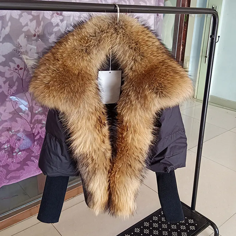 Wholesale Women Goose Down Jacket Winter Cropped Puffer Coat with Big Fox Fur Collar Trim