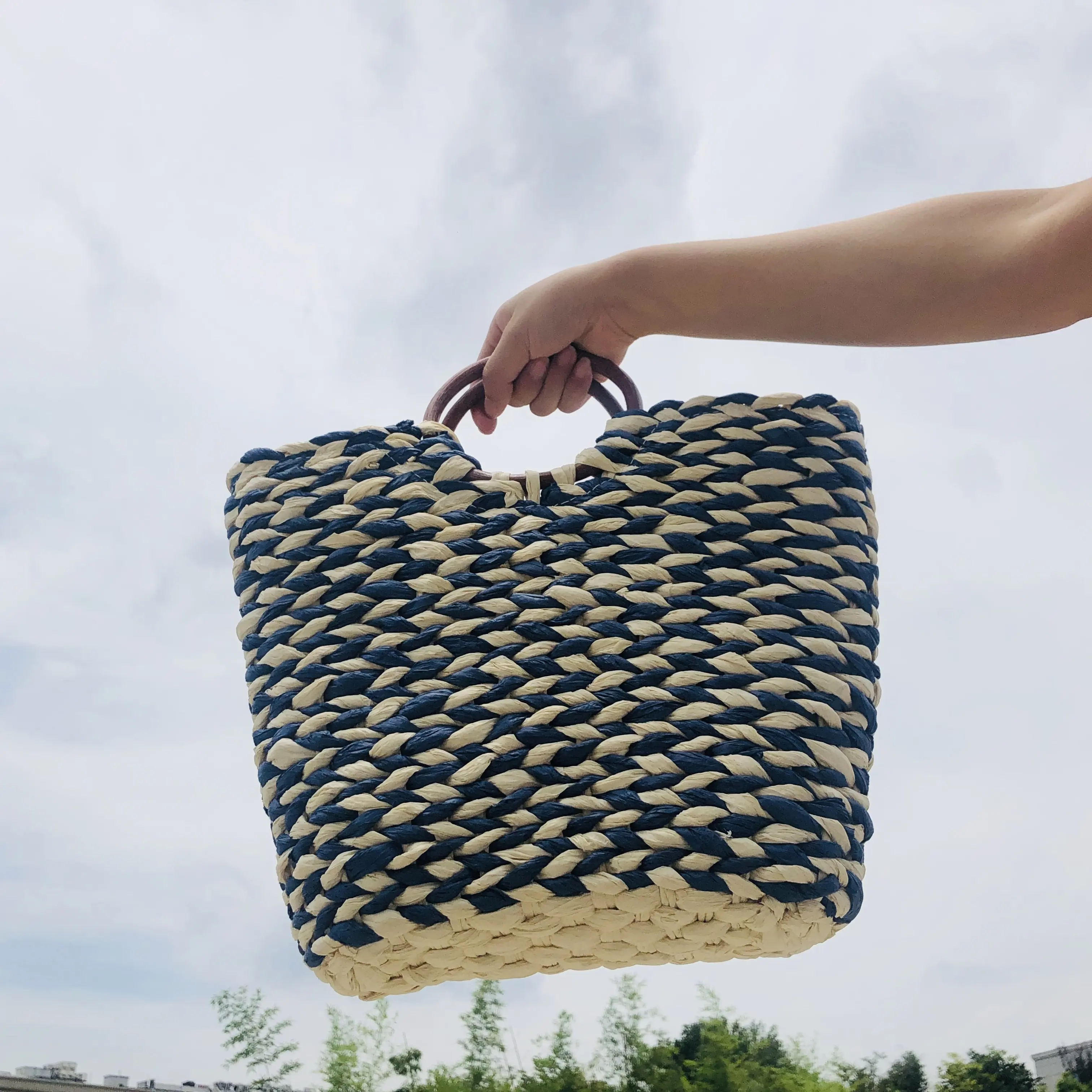 Summer New Arrival Women Large Capacity Handmade Woven Beach Straw Basket Bag