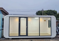 Cabane Apple préfabriquée moderne blanche et noire de 20 pieds et 40 pieds avec façade entièrement vitrée, unité modulaire portable pour maison d'hôtes de complexe hôtelier