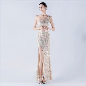 Vestido de Noche con Lentejuelas y Cuentas, de un Solo Hombro, con Cuello Diagonal y Abertura Alta - Product Image 3
