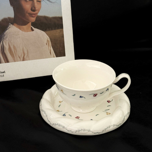 Ensemble <span class=keywords><strong>tasse</strong></span> et soucoupe en céramique à motifs floraux <span class=keywords><strong>vintage</strong></span>, <span class=keywords><strong>tasse</strong></span> à café délicate peinte à la main pour le thé de l'après-midi - Product Image 4