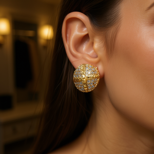 Orecchini a Perno E4809 con Sfera Dorata e Micro Inserto di Diamante Taglio Brillante, Gioielli in Lega Unisex Stile Classico - Product Image 2