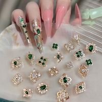 Breloques pour ongles de luxe en forme de trèfle à quatre feuilles, en alliage métallique avec zircone cubique 3D, bijoux pour ongles pour artisanat DIY Weiju NL6234
