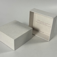 Boîtes à bijoux de luxe avec impression intérieure et extérieure, petites boîtes à couvercle et base, avec logo personnalisé