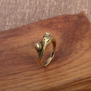 Anello Creativo con Rana Dorata in Stile <span class=keywords><strong>Etnico</strong></span>, Replica in Bronzo, Portafortuna Personalizzato - Product Image 2