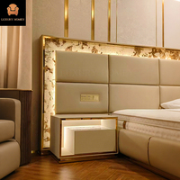 Ensemble de chambre à coucher Queen en cuir italien de luxe avec tête de lit large et design moderne, mobilier pour hôtel, avec table de chevet