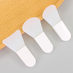 Pinceau applicateur de masque en silicone blanc, mini outil de mélange pour masque facial, pour l'application du maquillage - Product Image 1