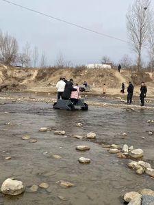 Véhicule de transport télécommandé tout-terrain adapté à la manutention de charges lourdes en diverses occasions - Product Image 3