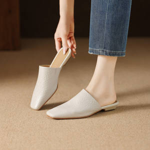 Nouvelles pantoufles d'été brodées, antidérapantes, à enfiler, style tendance - Product Image 3