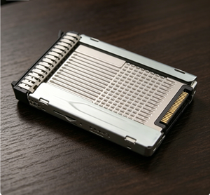 Новый твердотельный накопитель (SSD) 01PE064 4XB7A08505 2.5" 3.84 ТБ SATA 6 Гбит/с с горячей заменой для серверов - Product Image 1